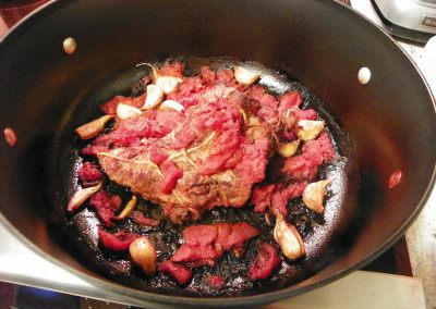 braised beef with tomatoes and garlic
